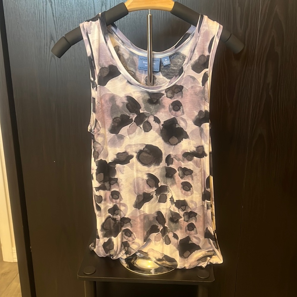 Women’s Vera Wang tank top, size M slightly used